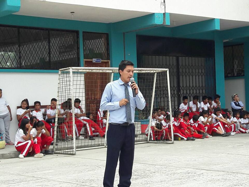 Monseñor Rafael Cob García inauguro nuevas aulas en la escuela Sagrado Corazón de Jesús en el cantón Palora.