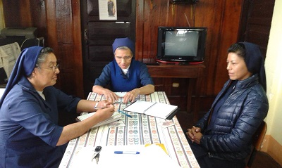 El Obispo Rafael Cob visita las comunidades religiosas del Vicariato