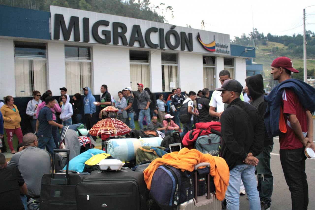 Ecuador exigirá a venezolanos presentación de pasaporte para ingresar al país